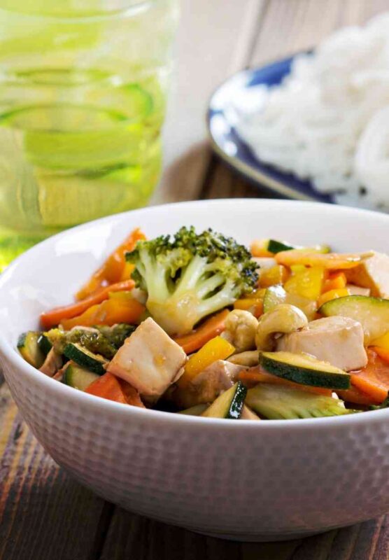 Asiatische Gemüsepfanne mit Tofu