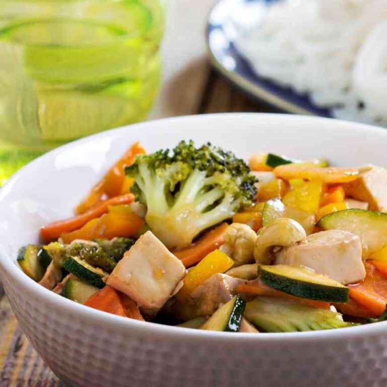 Asiatische Gemüsepfanne mit Tofu