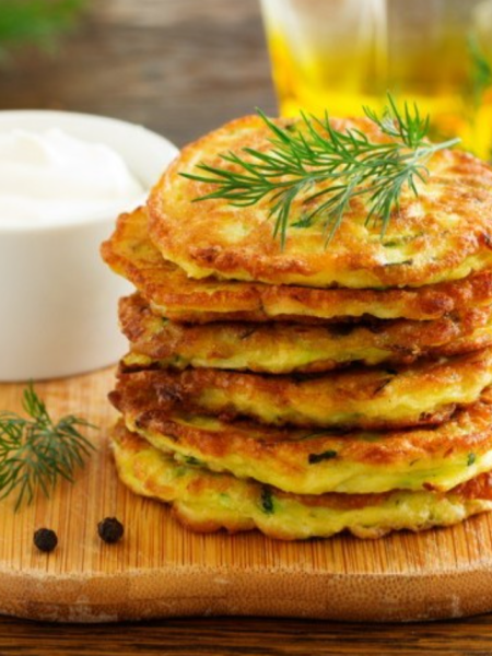 Zucchini-Puffer mit Kräuterquark