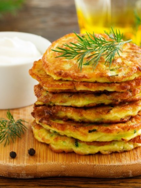 Zucchini-Puffer mit Kräuterquark