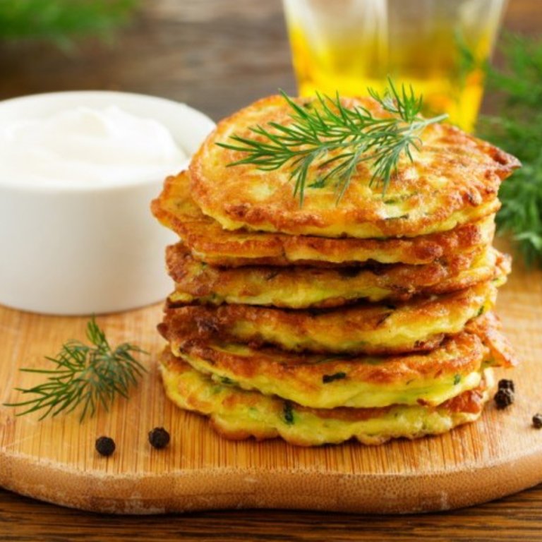 Zucchini-Puffer mit Kräuterquark