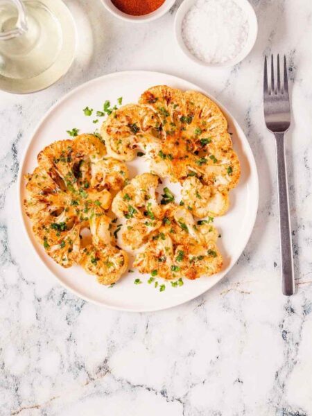 Blumenkohl-Steaks mit Kräuterquark