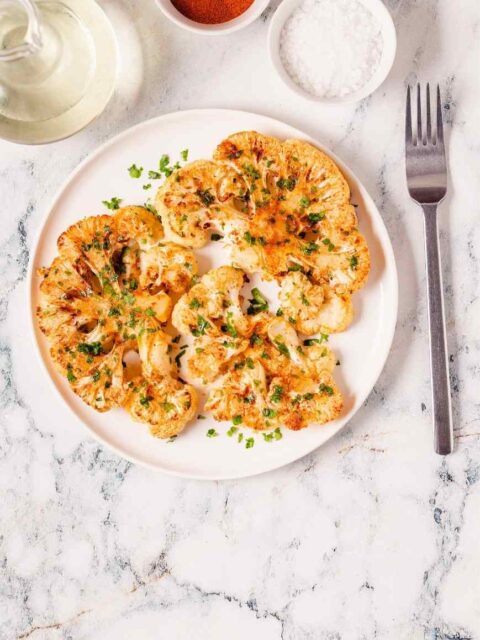 Blumenkohl-Steaks mit Kräuterquark