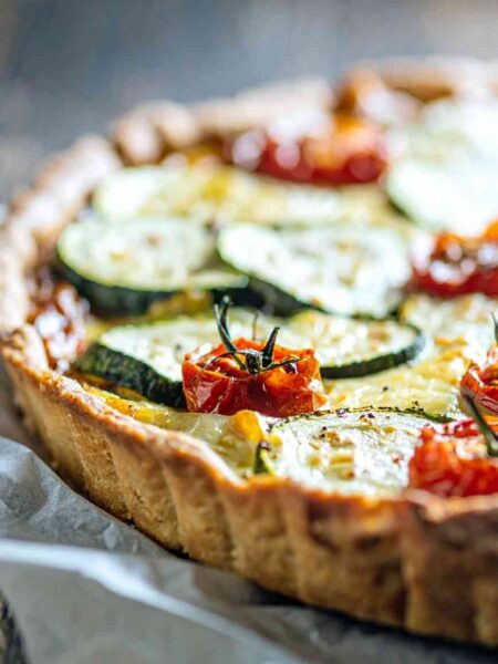 Gemüsetarte mit Zucchini und Tomaten