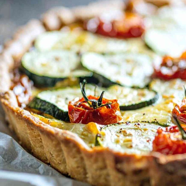 Gemüsetarte mit Zucchini und Tomaten