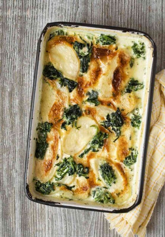 Kartoffelgratin mit Spinat und Käse