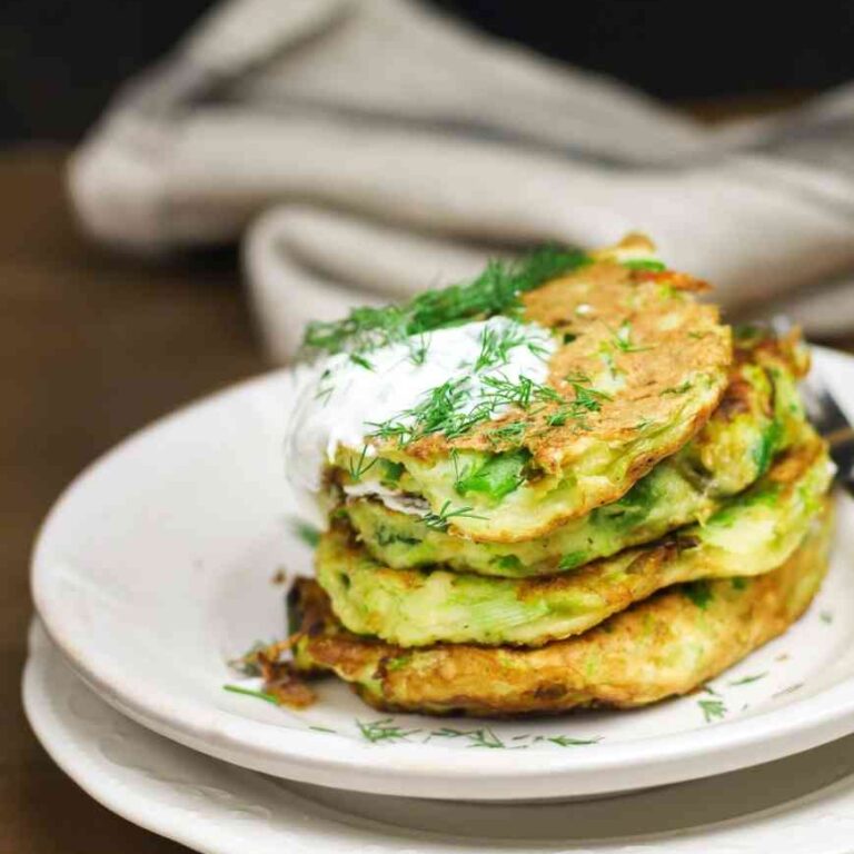 Zucchini-Puffer mit Kräuterquark