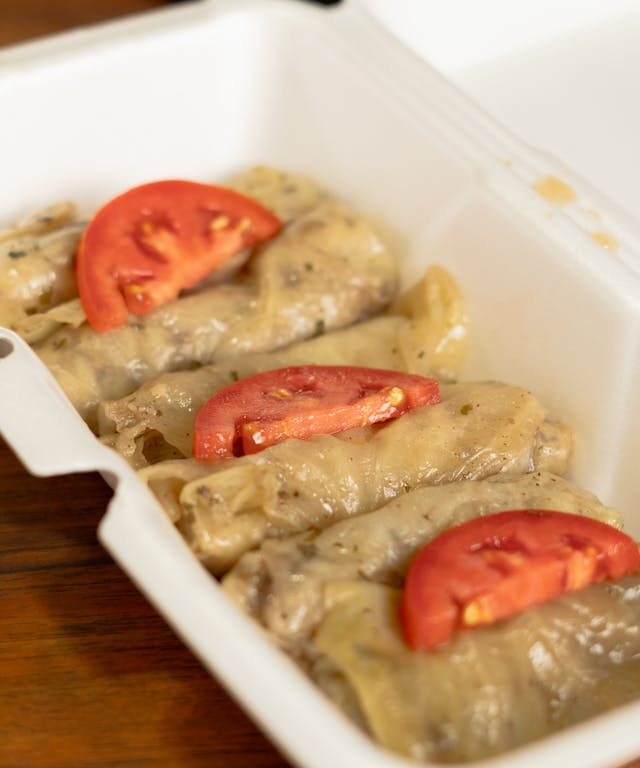 Vegane Kohlrouladen mit Linsenfüllung