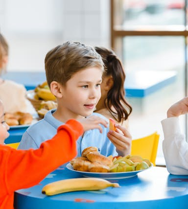 Vegetarisch essen in der Kita: Chancen und Herausforderungen