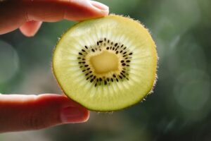 Kiwi in der vegetarischen Ernährung – Nährstoffe, Vorteile und frische Rezeptideen