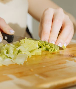 Eisbergsalat in der vegetarischen Ernährung: Knackige Frische, Nährstoffe und Verwendung in der Küche