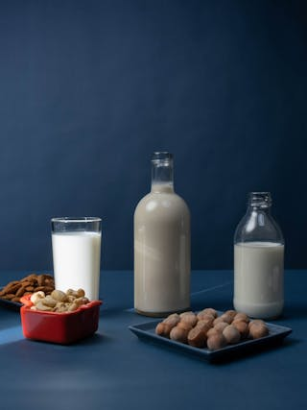 Pflanzliche Milchalternativen im Test: Hafer, Soja, Mandel & Co.