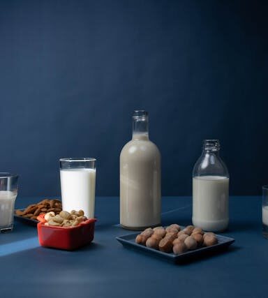 Pflanzliche Milchalternativen im Test: Hafer, Soja, Mandel & Co.