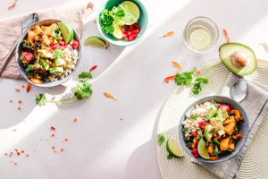 Sommerliche vegetarische Salate: Leicht, frisch & bunt