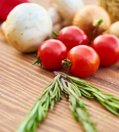 Rosmarin in der vegetarischen Ernährung: Wirkung, Gesundheit und Verwendung in der Küche