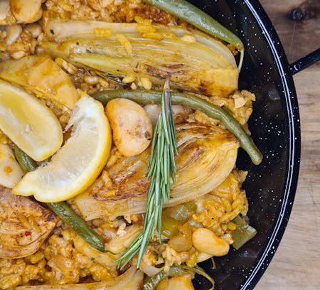 Vegane Paella mit Gemüse