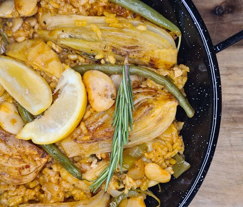 Vegane Paella mit Gemüse