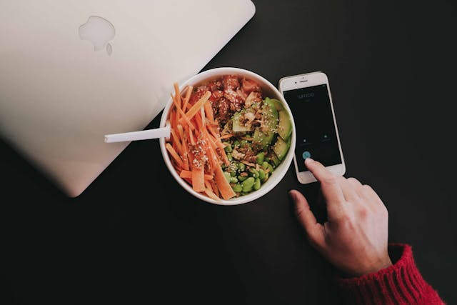 Vegan im Büro: Mit Meal-Prep stressfrei durch den Arbeitstag