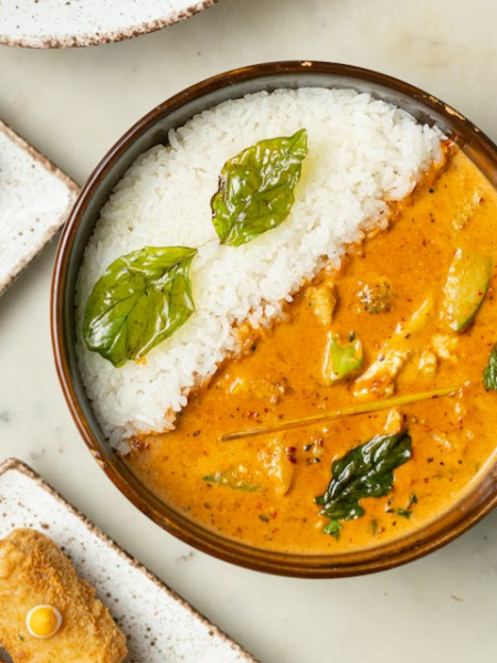 Veganes Thai-Curry mit Gemüse & Kokosmilch