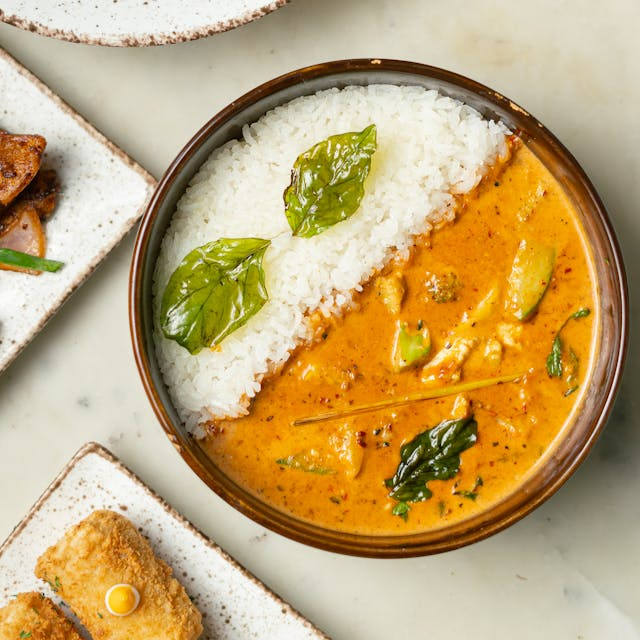 Veganes Thai-Curry mit Gemüse & Kokosmilch