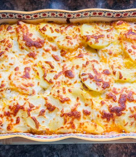 Kartoffelgratin mit Spinat und Käse