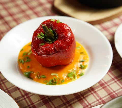 Gefüllte Paprika mit Reis und Gemüse - Rezept