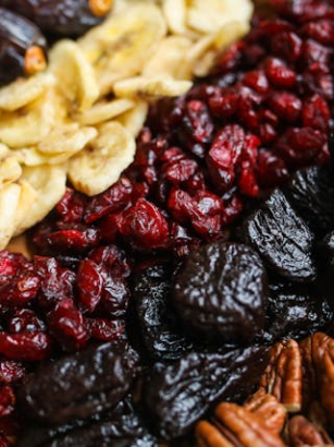 Trockenfrüchte in der vegetarischen Ernährung: Gesunde Snacks oder Zuckerfallen?