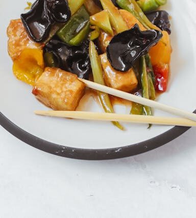 Vegane Ersatzprodukte im Test: Von Milch bis Käse