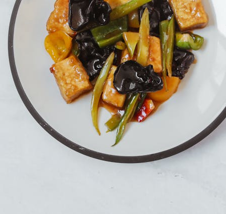 Asiatische Gemüsepfanne mit Tofu