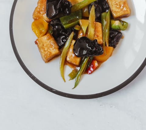 Asiatische Gemüsepfanne mit Tofu