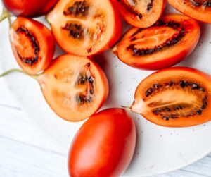 Tamarillo in der vegetarischen Ernährung: Exotik, Vitamine und kreative Rezepte