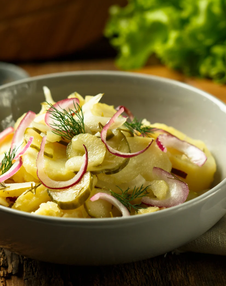 Kartoffelsalat mit Kräutern und Senf-Vinaigrette
