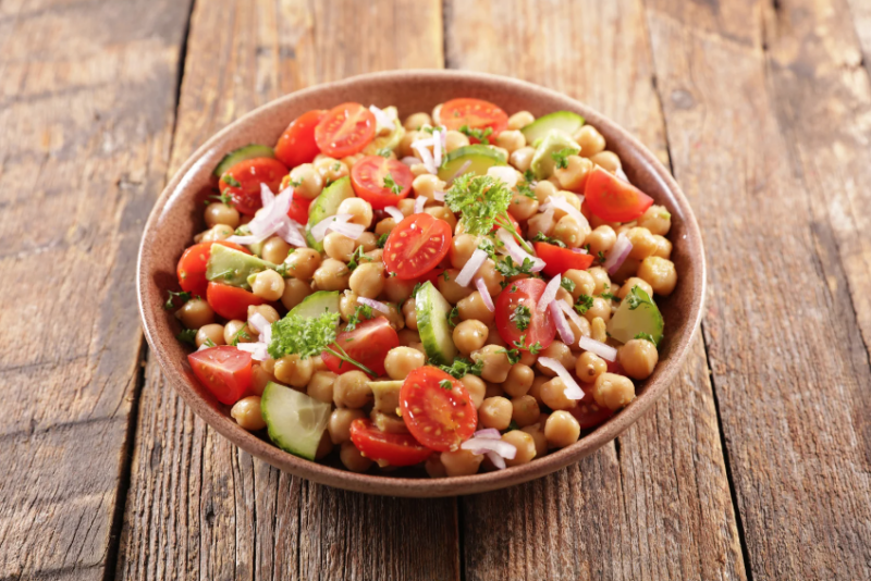 Kichererbsen-Salat mit Avocado und Limette