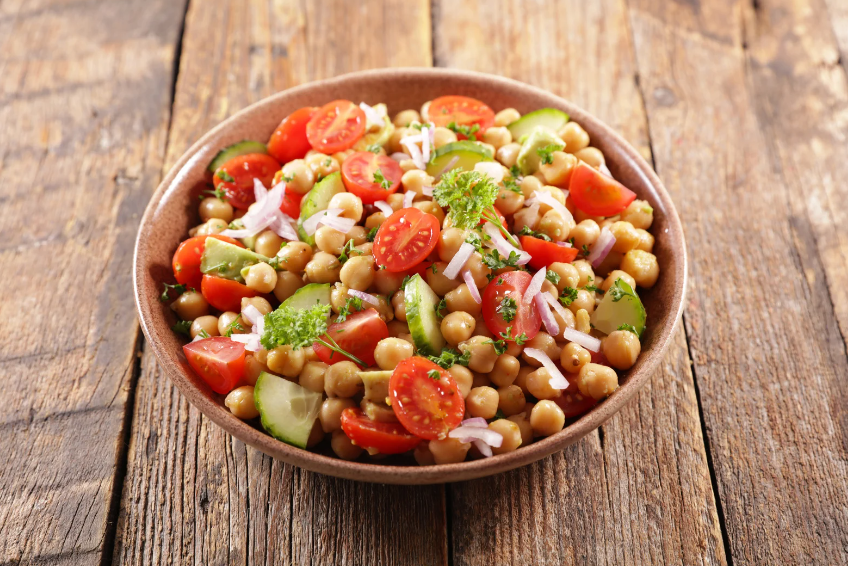 Kichererbsen-Salat mit Avocado und Limette