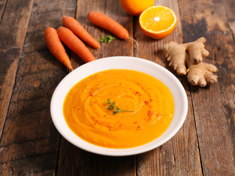 Karotten-Ingwer-Suppe mit Kokosmilch