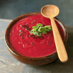 Rote-Bete-Suppe mit Meerrettich und Apfel