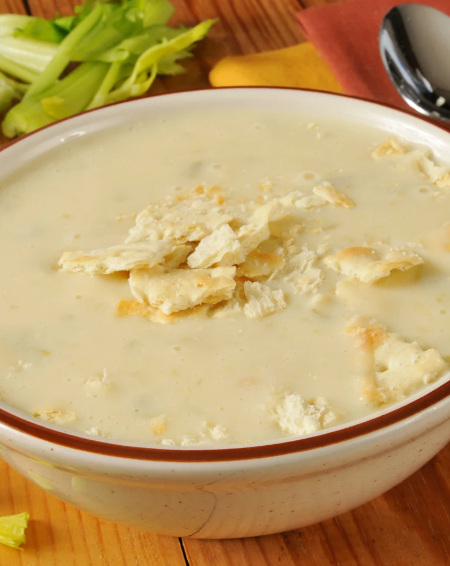 Sellerie-Apfel-Suppe mit Walnüssen