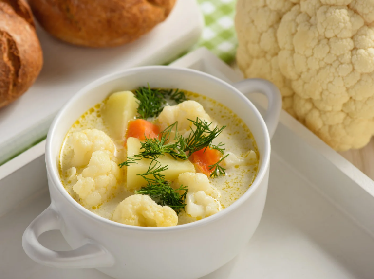 Blumenkohl-Kartoffel-Suppe mit Curry