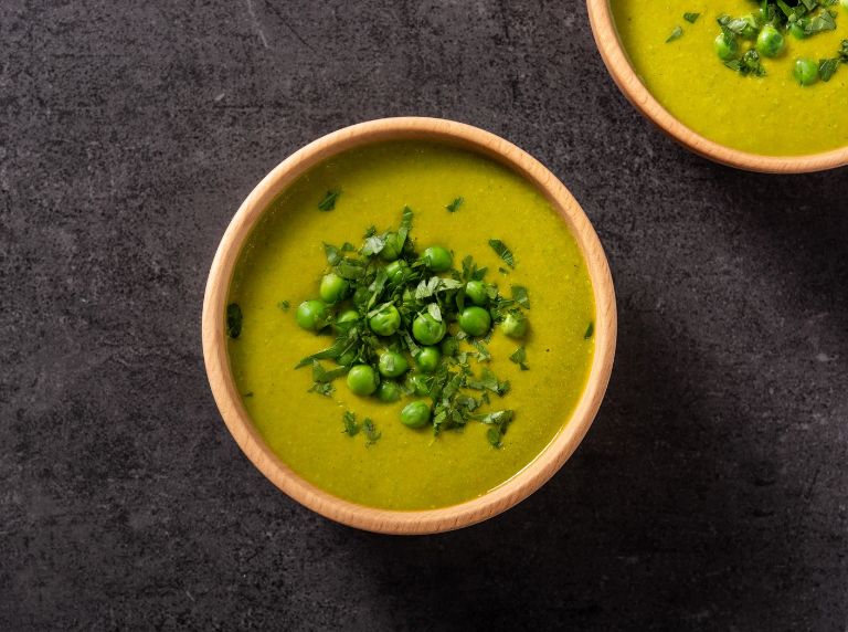 Erbsensuppe mit frischer Minze