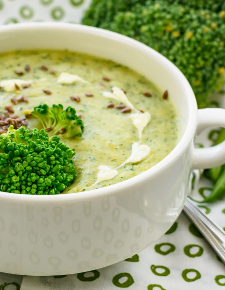 Brokkoli-Cremesuppe mit Käse