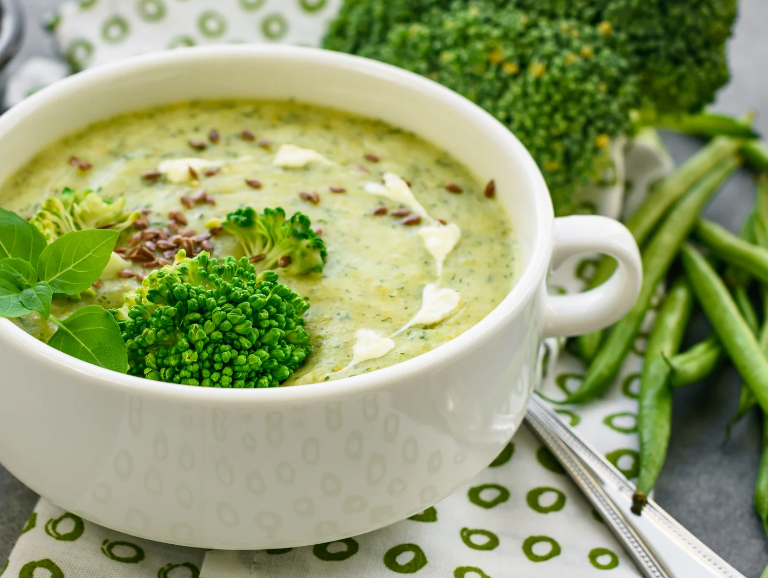 Brokkoli-Cremesuppe mit Käse