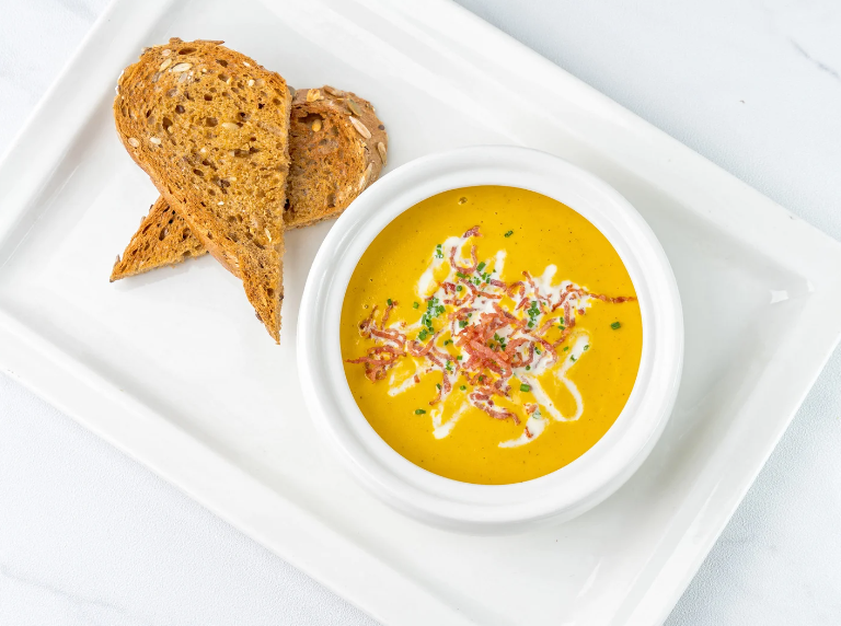 Rote-Linsen-Suppe mit Karotten und Ingwer