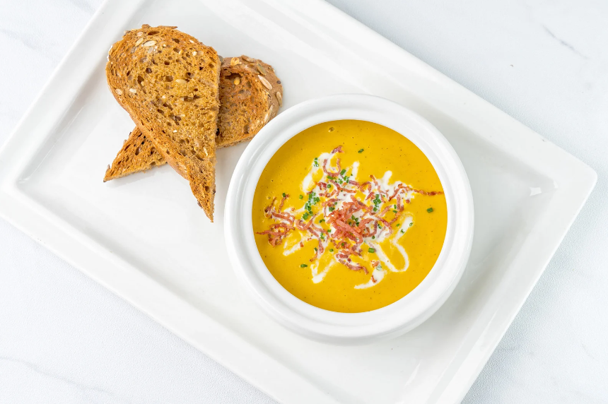 Rote-Linsen-Suppe mit Karotten und Ingwer