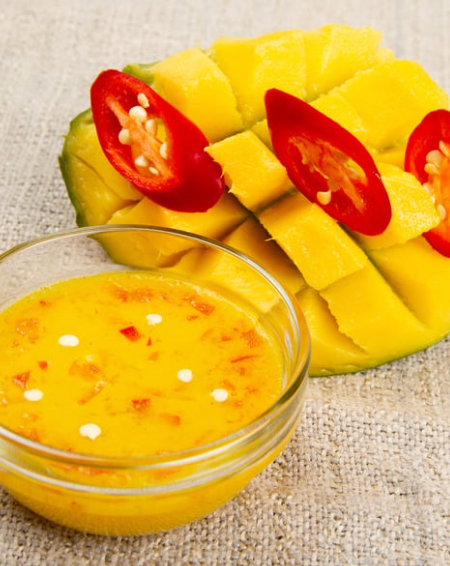 Spicy Mango-Dip mit Chili und Limette