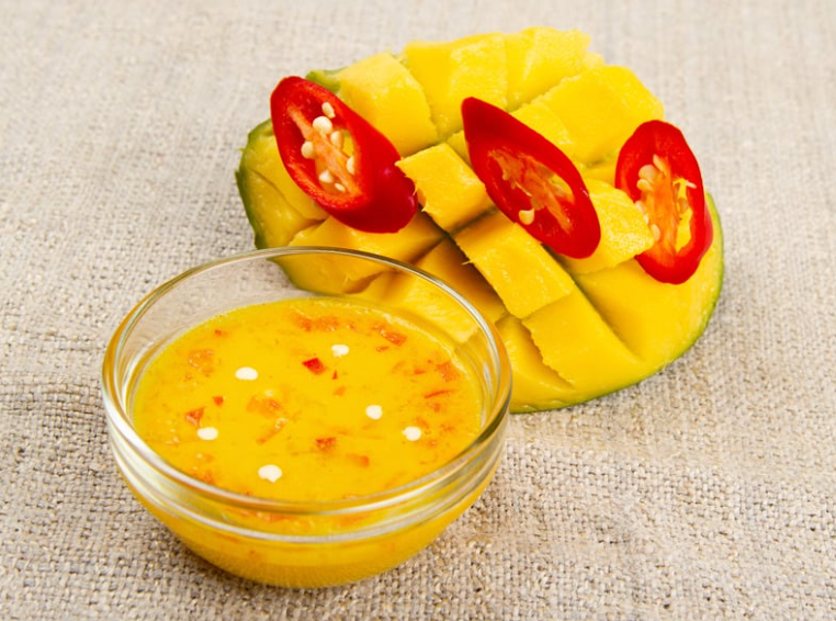 Spicy Mango-Dip mit Chili und Limette