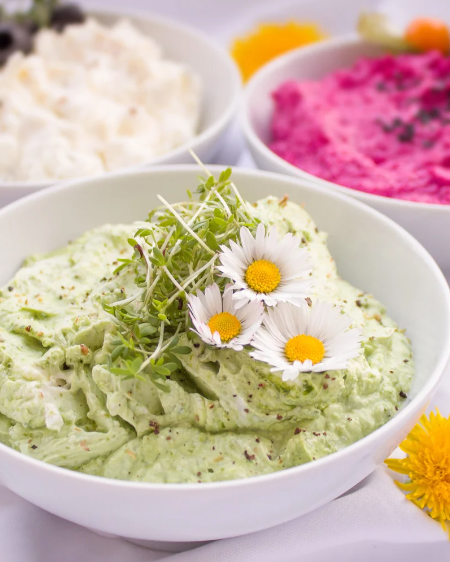 Zucchini-Feta-Dip mit Kräutern