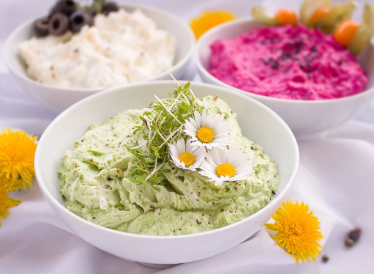 Zucchini-Feta-Dip mit Kräutern