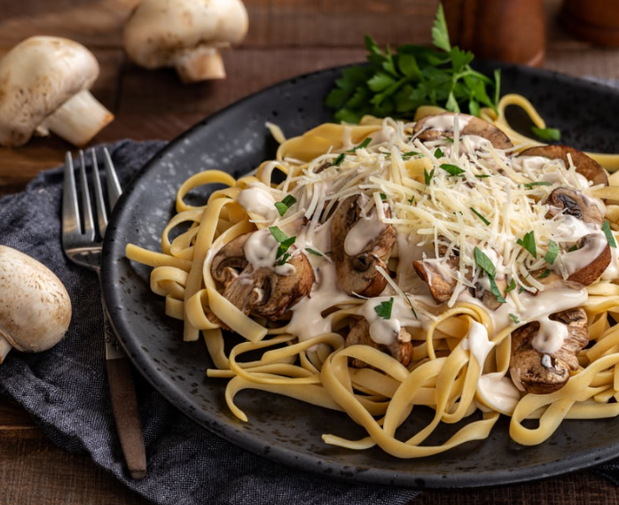 Pasta mit Pilzen und Kräutersahne