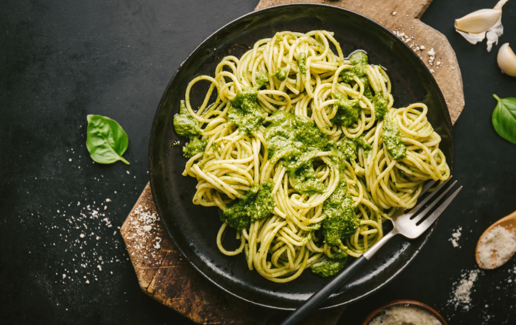 Pasta mit Spinat, Walnüssen und Ziegenkäse