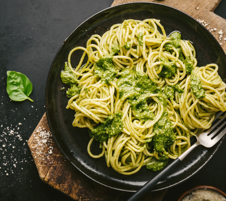 Pasta mit Spinat, Walnüssen und Ziegenkäse